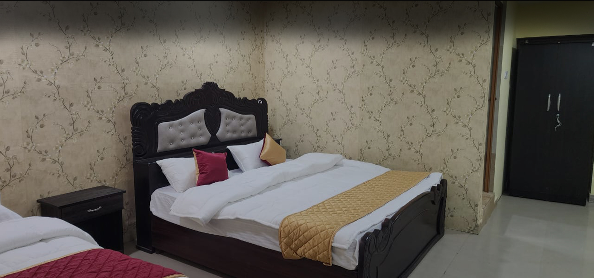 Premium AC Rooms with Attached Bathroom at Pranav Residency Chidambaram